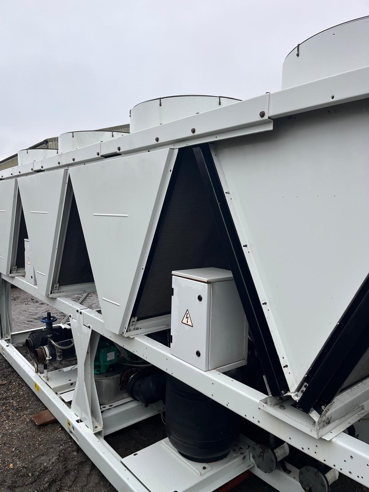 CARRIER AQUASNAP 522 KW INDUSTRIAL WATER CHILLER - Image 3